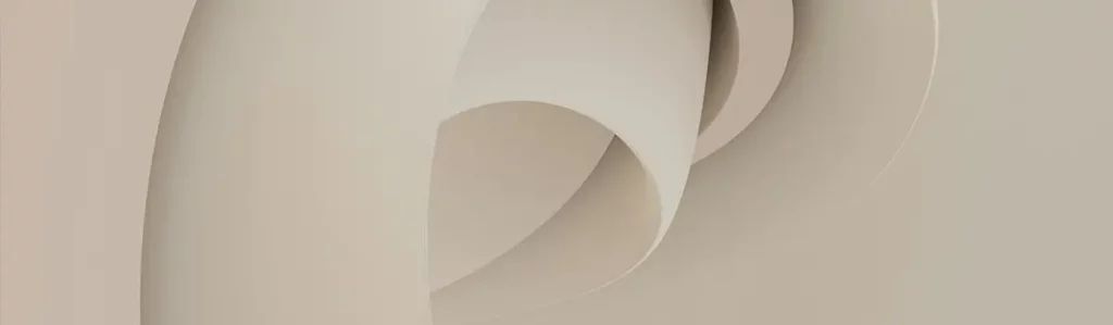 Brique orange sur plaque bleue – symbole de différenciation stratégique en marketing et communication